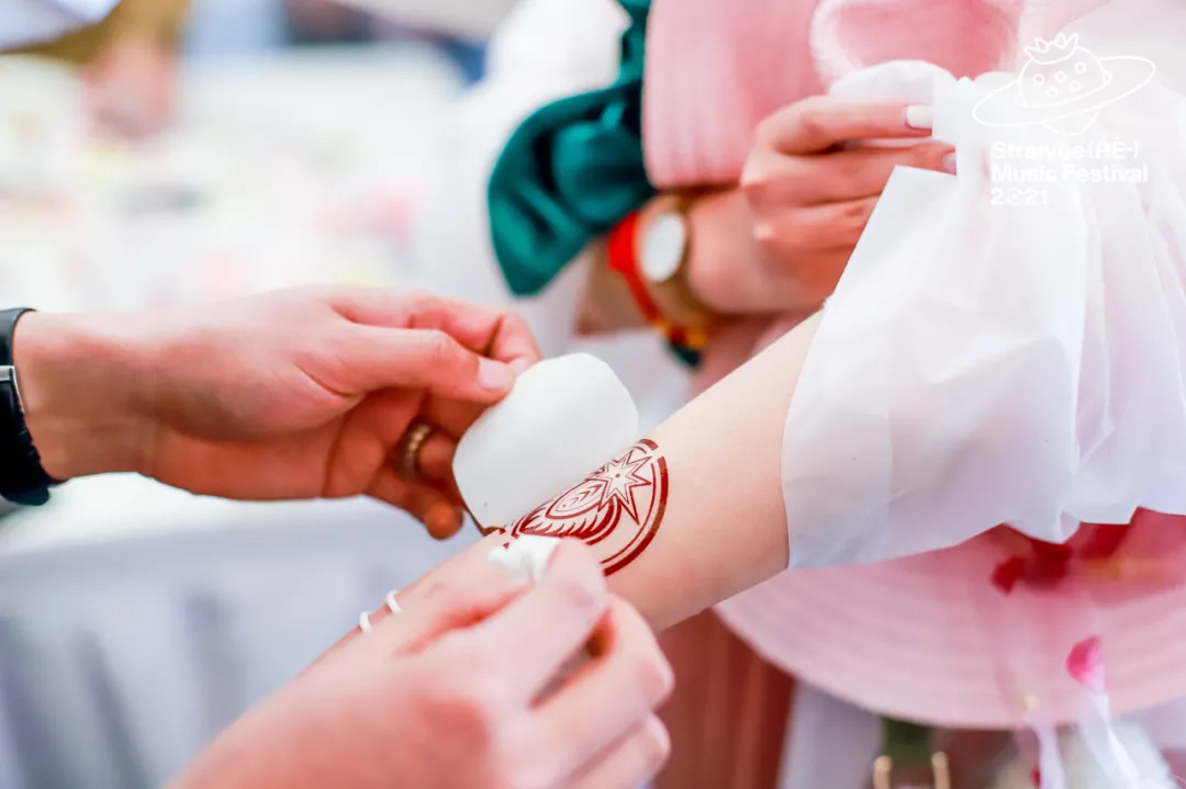 北京草莓音樂節(jié)活動策劃用另類的聲音豐富了獨(dú)立音樂的博物志 - 第2張 - 會展活動策劃CCASY.COM 北京草莓音樂節(jié)活動策劃用另類的聲音豐富了獨(dú)立音樂的博物志 - 第2張