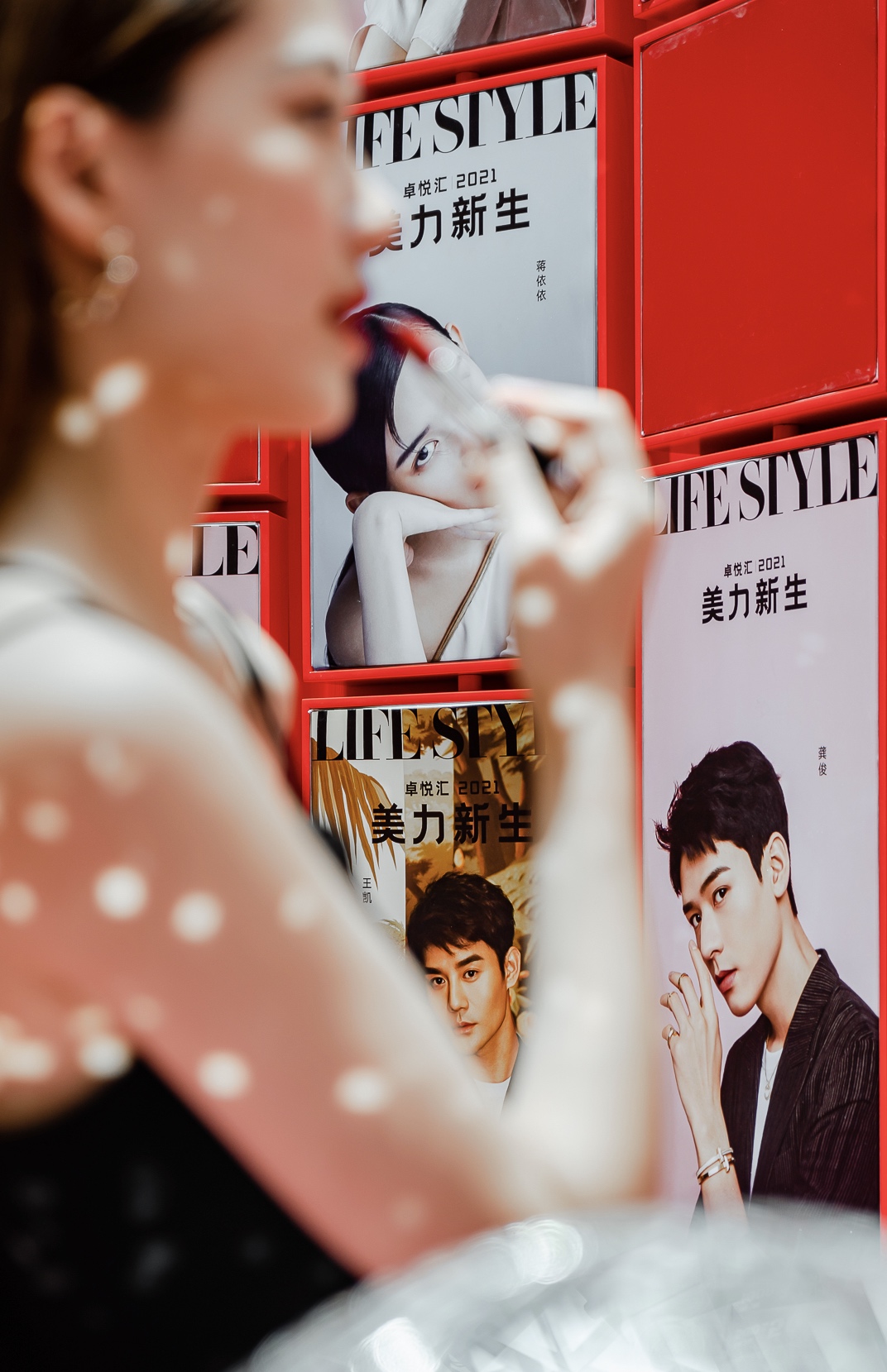 「少女的100個(gè)口紅色號(hào)」為名的深圳口紅展覽活動(dòng)策劃浪漫開(kāi)篇 - 第1張 - 會(huì)展活動(dòng)策劃CCASY.COM 「少女的100個(gè)口紅色號(hào)」為名的深圳口紅展覽活動(dòng)策劃浪漫開(kāi)篇 - 第1張