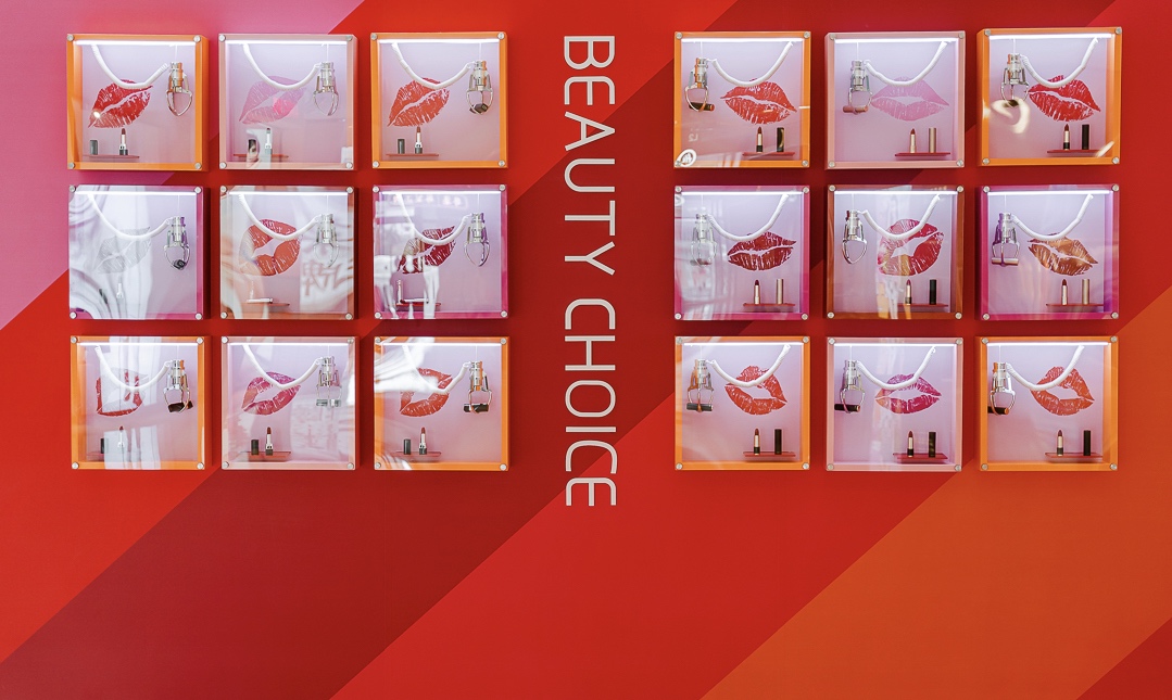 「少女的100個(gè)口紅色號(hào)」為名的深圳口紅展覽活動(dòng)策劃浪漫開(kāi)篇 - 第8張 - 會(huì)展活動(dòng)策劃CCASY.COM 「少女的100個(gè)口紅色號(hào)」為名的深圳口紅展覽活動(dòng)策劃浪漫開(kāi)篇 - 第8張