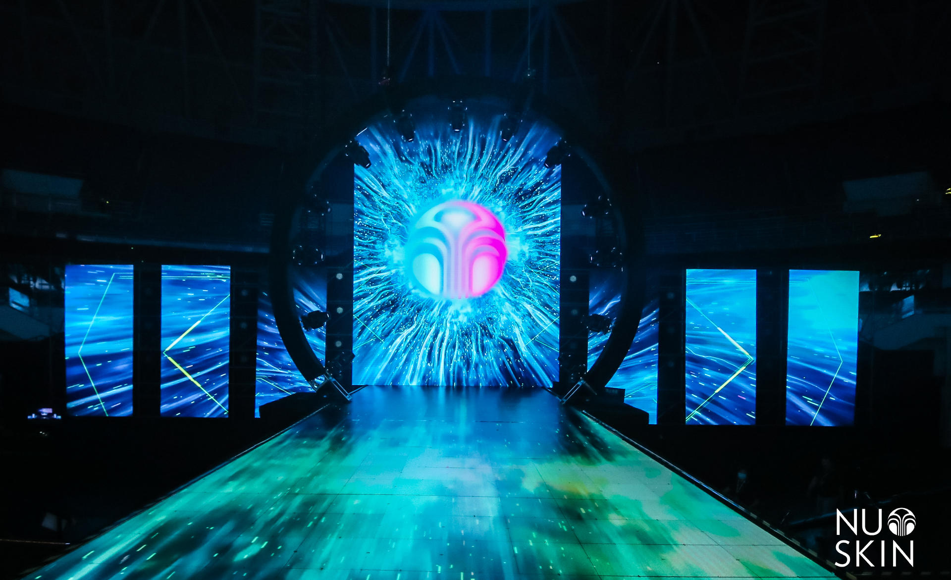 如新超級(jí)年會(huì)活動(dòng)策劃以年輕人喜歡的方式點(diǎn)燃了全場(chǎng)激情 - 第44張 - 會(huì)展活動(dòng)策劃CCASY.COM 如新超級(jí)年會(huì)活動(dòng)策劃以年輕人喜歡的方式點(diǎn)燃了全場(chǎng)激情 - 第44張