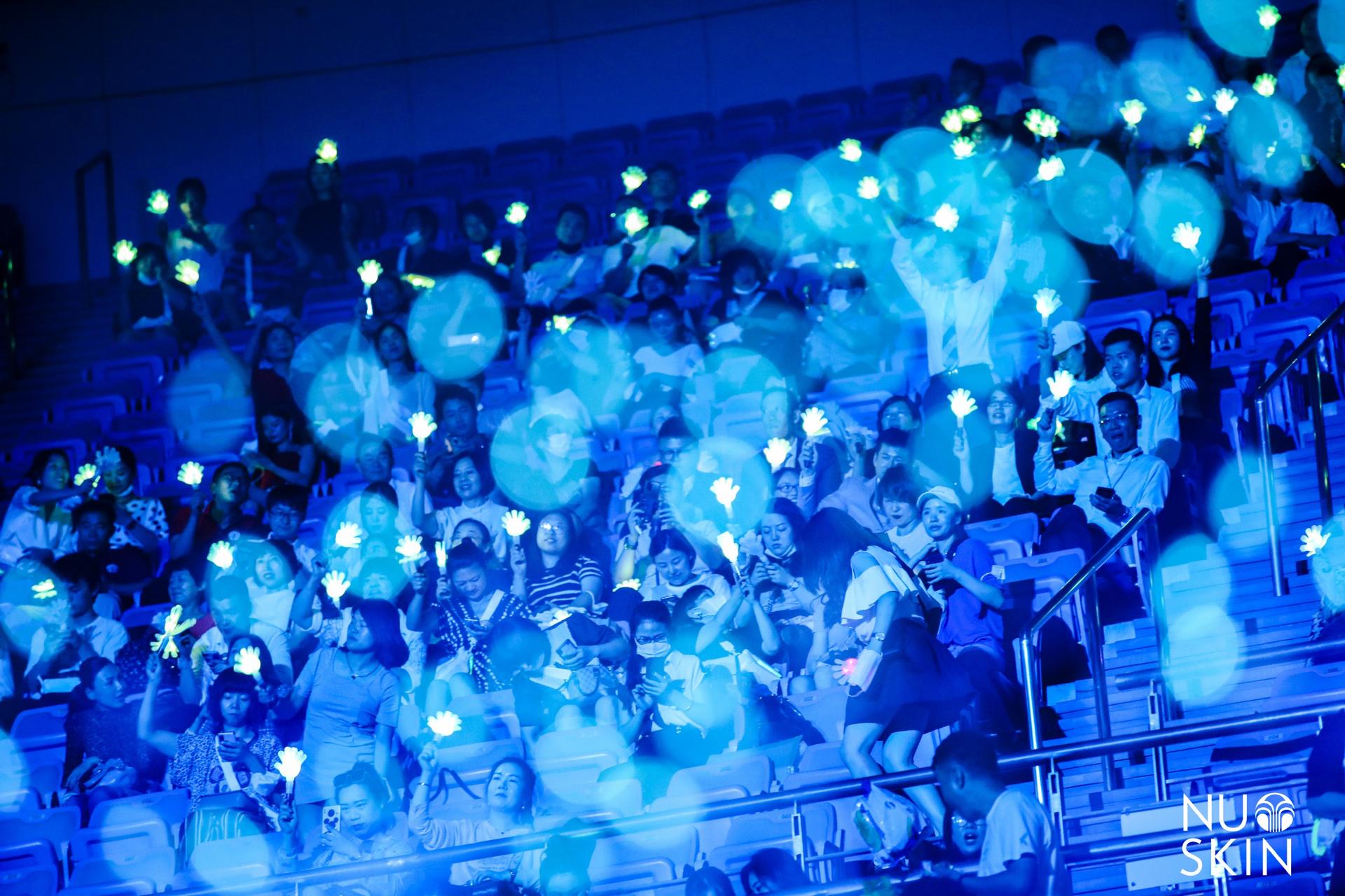 如新超級(jí)年會(huì)活動(dòng)策劃以年輕人喜歡的方式點(diǎn)燃了全場(chǎng)激情 - 第49張 - 會(huì)展活動(dòng)策劃CCASY.COM 如新超級(jí)年會(huì)活動(dòng)策劃以年輕人喜歡的方式點(diǎn)燃了全場(chǎng)激情 - 第49張