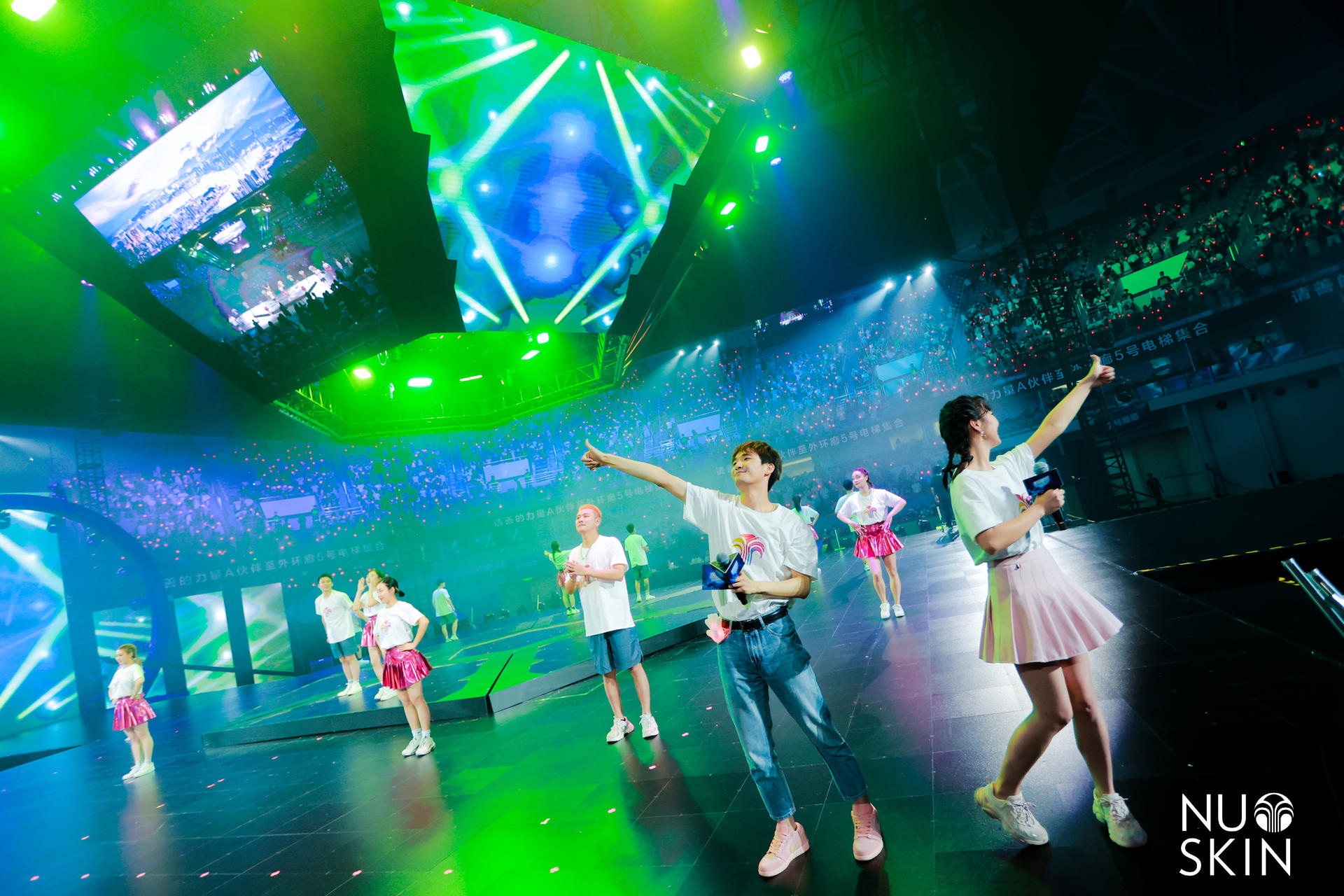 如新超級(jí)年會(huì)活動(dòng)策劃以年輕人喜歡的方式點(diǎn)燃了全場(chǎng)激情 - 第52張 - 會(huì)展活動(dòng)策劃CCASY.COM 如新超級(jí)年會(huì)活動(dòng)策劃以年輕人喜歡的方式點(diǎn)燃了全場(chǎng)激情 - 第52張