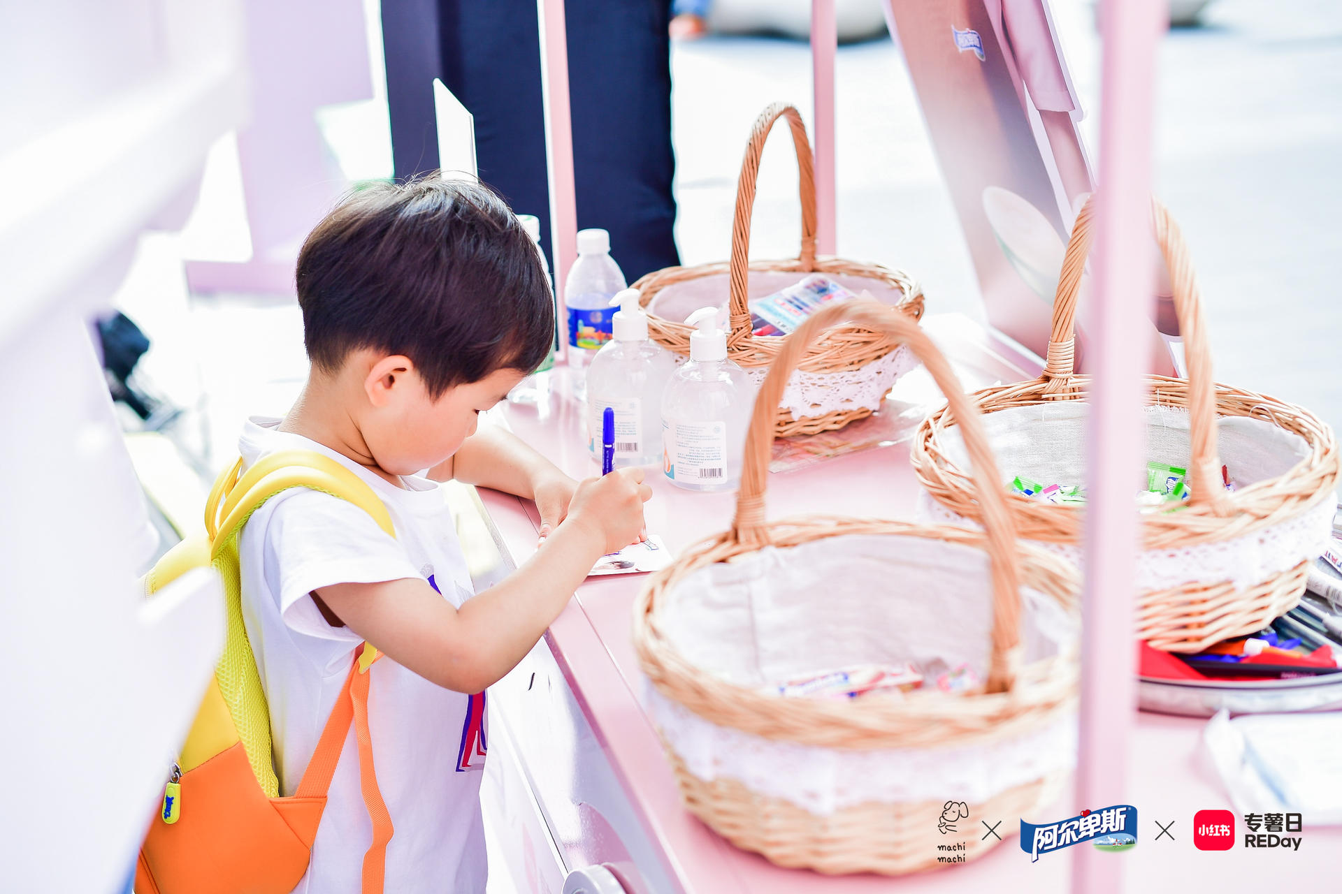 粉色天堂阿爾卑斯迷你奶茶店快閃活動(dòng)策劃好吃好玩又夢幻 - 第47張 - 會(huì)展活動(dòng)策劃CCASY.COM 粉色天堂阿爾卑斯迷你奶茶店快閃活動(dòng)策劃好吃好玩又夢幻 - 第47張