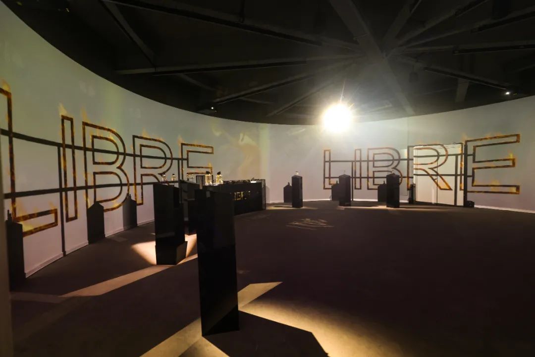 YSL美妝無界空間展覽活動策劃無縫銜接先鋒美學(xué)，用色彩打破束縛