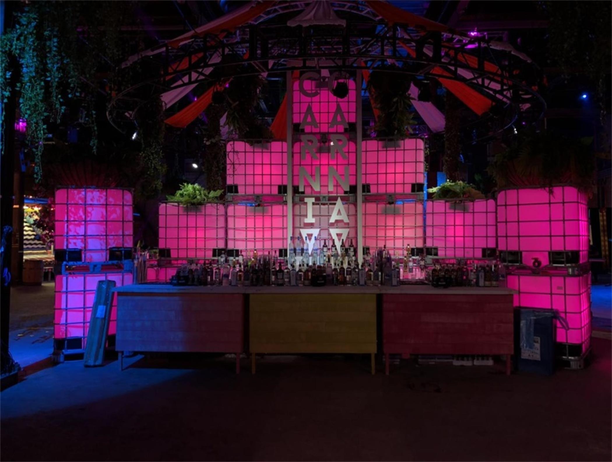 雞尾酒派對活動策劃現(xiàn)場百加得調(diào)酒師上演了一番精彩演繹 - 第6張 - 會展活動策劃CCASY.COM 雞尾酒派對活動策劃現(xiàn)場百加得調(diào)酒師上演了一番精彩演繹 - 第6張