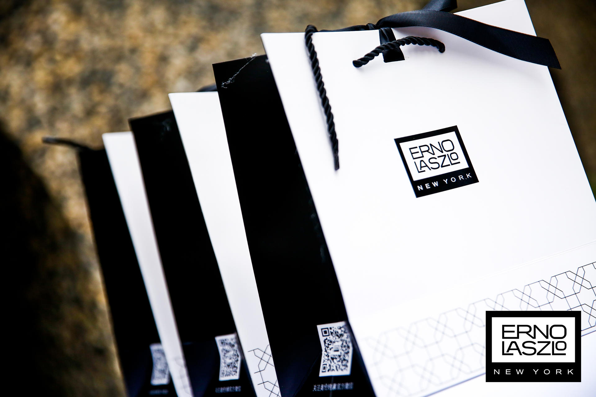 奧倫納素名人護膚研究所快閃活動策劃領(lǐng)你沉浸式回歸1927年 - 第7張 - 會展活動策劃CCASY.COM 奧倫納素名人護膚研究所快閃活動策劃領(lǐng)你沉浸式回歸1927年 - 第7張