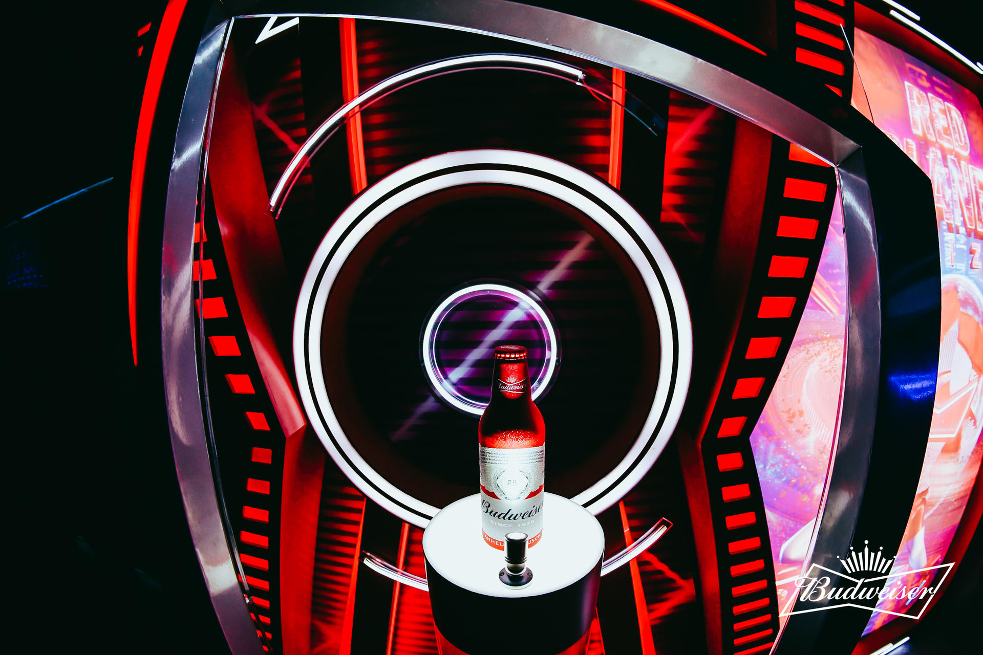 百威紅色星球星球電音節(jié)活動策劃滿是賽博朋克元素 - 第6張 - 會展活動策劃CCASY.COM 百威紅色星球星球電音節(jié)活動策劃滿是賽博朋克元素 - 第6張