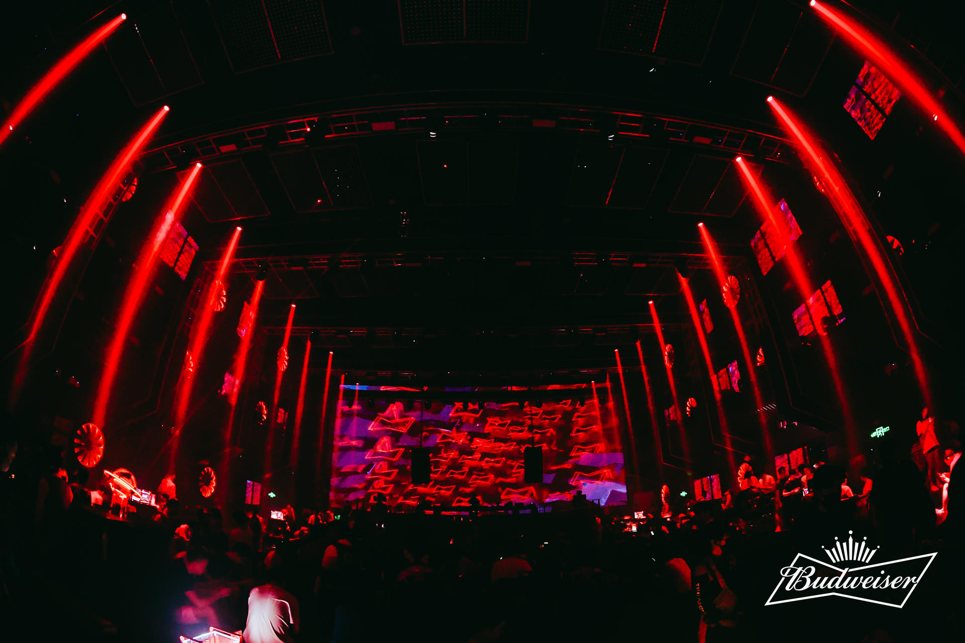 百威紅色星球星球電音節(jié)活動策劃滿是賽博朋克元素 - 第10張 - 會展活動策劃CCASY.COM 百威紅色星球星球電音節(jié)活動策劃滿是賽博朋克元素 - 第10張