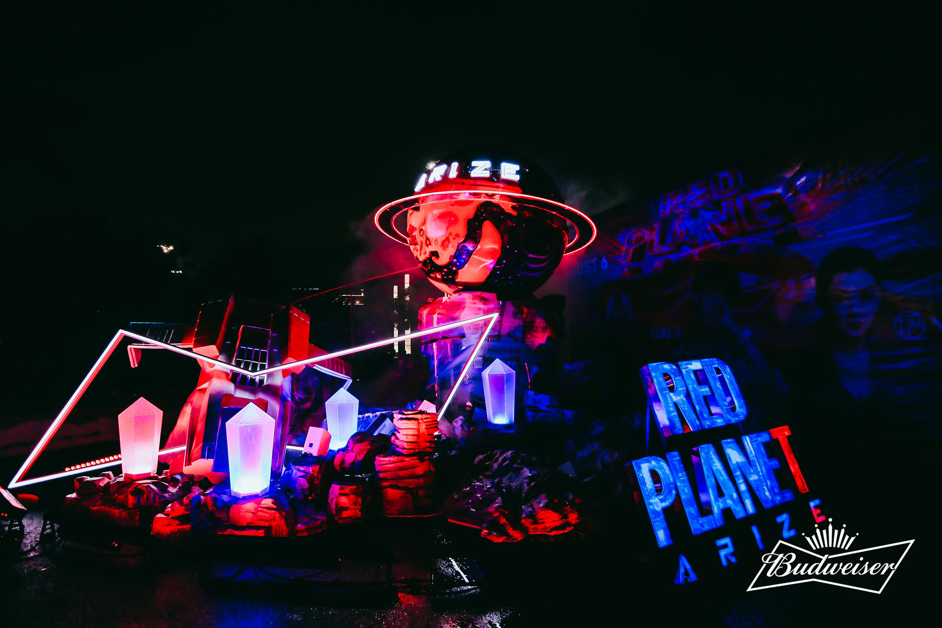 百威紅色星球星球電音節(jié)活動策劃滿是賽博朋克元素 - 第24張 - 會展活動策劃CCASY.COM 百威紅色星球星球電音節(jié)活動策劃滿是賽博朋克元素 - 第24張