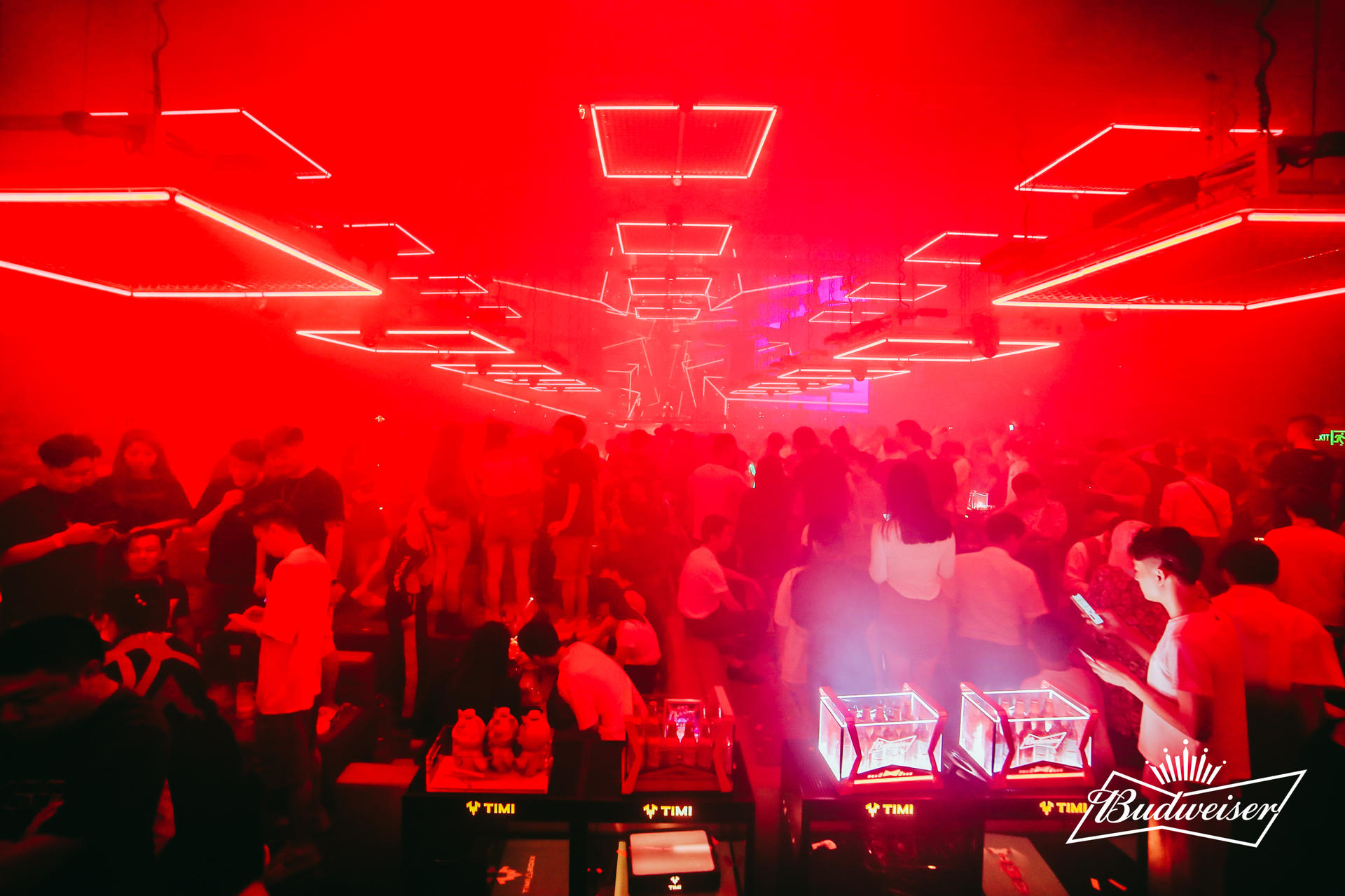 百威紅色星球星球電音節(jié)活動策劃滿是賽博朋克元素 - 第44張 - 會展活動策劃CCASY.COM 百威紅色星球星球電音節(jié)活動策劃滿是賽博朋克元素 - 第44張