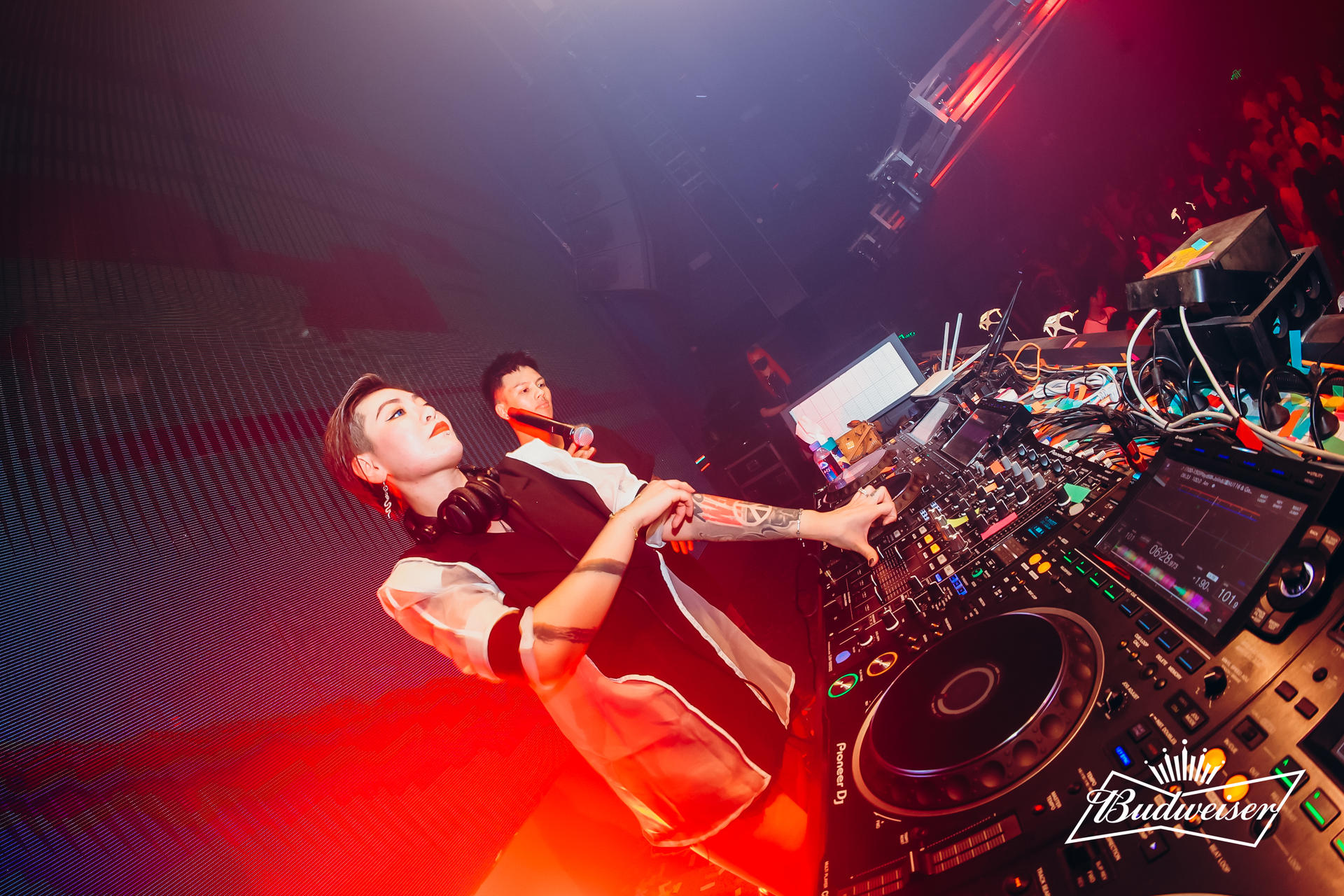 百威紅色星球星球電音節(jié)活動策劃滿是賽博朋克元素 - 第46張 - 會展活動策劃CCASY.COM 百威紅色星球星球電音節(jié)活動策劃滿是賽博朋克元素 - 第46張