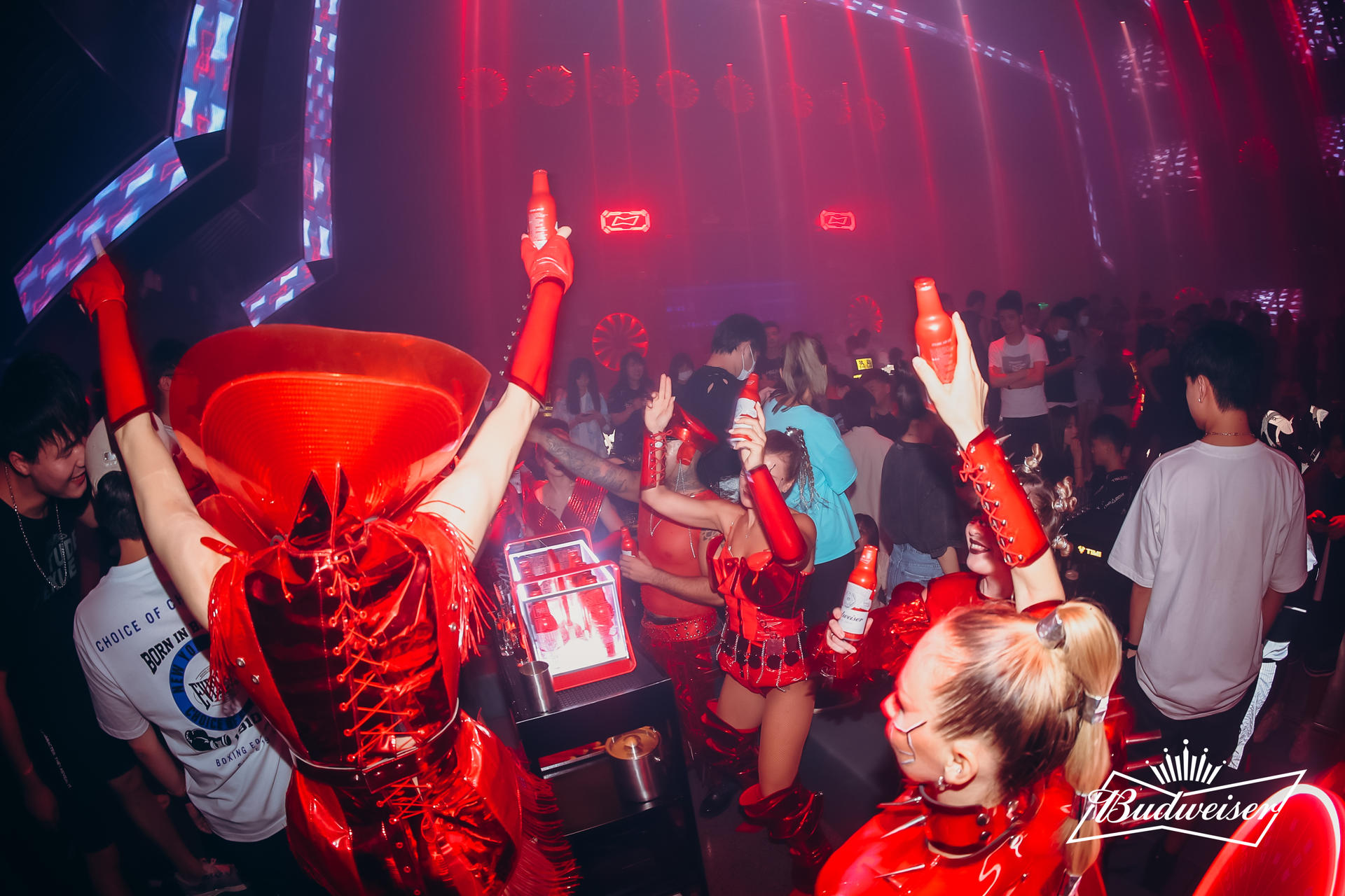 百威紅色星球星球電音節(jié)活動策劃滿是賽博朋克元素 - 第48張 - 會展活動策劃CCASY.COM 百威紅色星球星球電音節(jié)活動策劃滿是賽博朋克元素 - 第48張