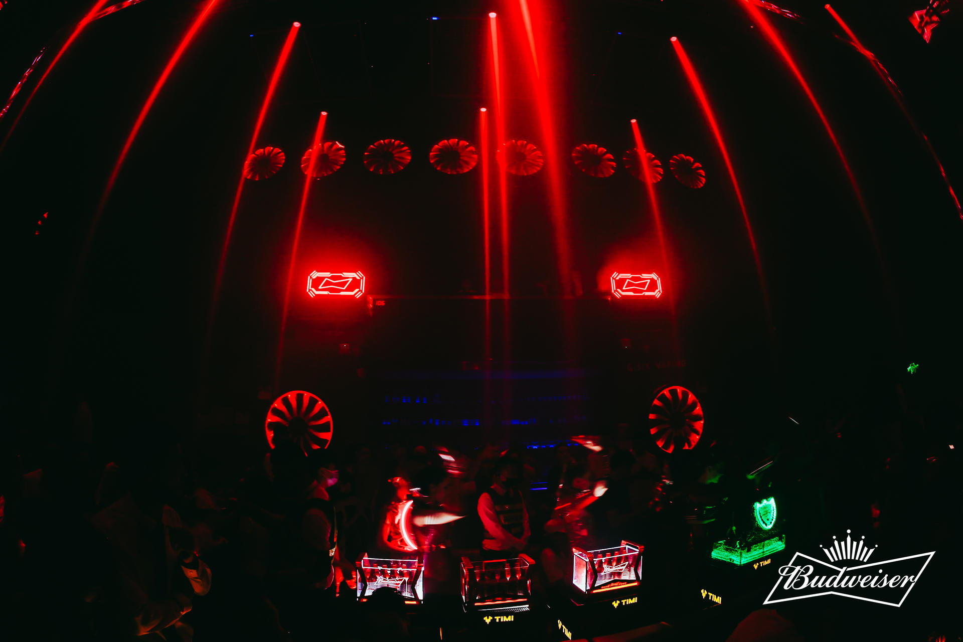 百威紅色星球星球電音節(jié)活動策劃滿是賽博朋克元素 - 第51張 - 會展活動策劃CCASY.COM 百威紅色星球星球電音節(jié)活動策劃滿是賽博朋克元素 - 第51張