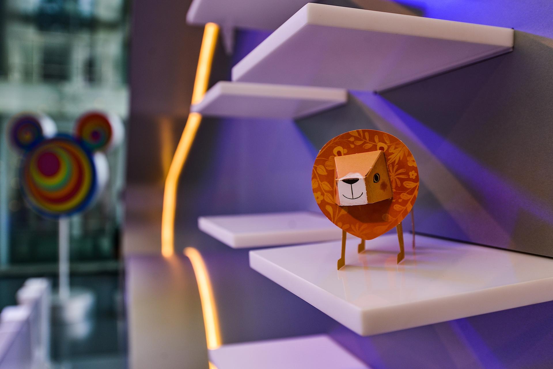 “好奇無(wú)界”米奇藝術(shù)展活動(dòng)策劃的紙雕藝術(shù)將V級(jí)MPV與米奇元素相融合了 - 第23張 - 會(huì)展活動(dòng)策劃CCASY.COM “好奇無(wú)界”米奇藝術(shù)展活動(dòng)策劃的紙雕藝術(shù)將V級(jí)MPV與米奇元素相融合了 - 第23張