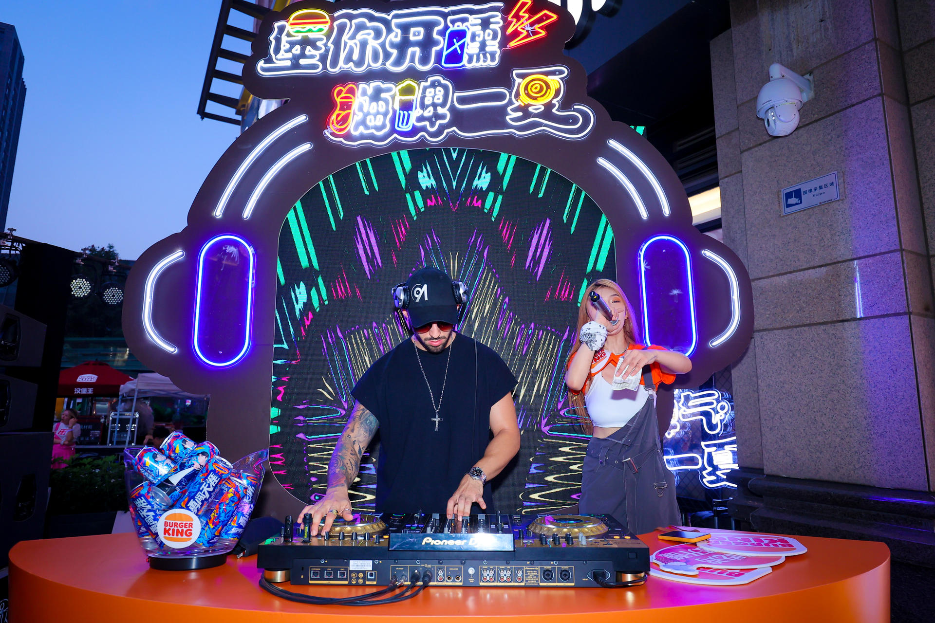 漢堡王X雪花勇闖天涯super嗨啤音樂派對(duì)活動(dòng)策劃嗨爆整條gai - 第24張 - 會(huì)展活動(dòng)策劃CCASY.COM 漢堡王X雪花勇闖天涯super嗨啤音樂派對(duì)活動(dòng)策劃嗨爆整條gai - 第24張