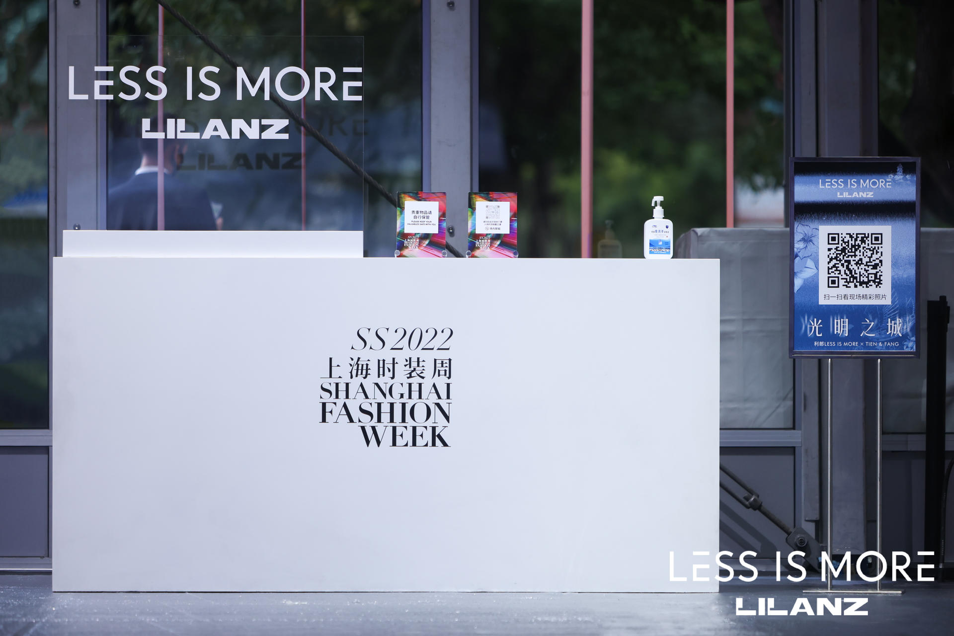 利郎LESS IS MORE時裝周閉幕秀活動策劃復(fù)制了千年古城的圖騰和標(biāo)識 - 第3張 - 會展活動策劃CCASY.COM 利郎LESS IS MORE時裝周閉幕秀活動策劃復(fù)制了千年古城的圖騰和標(biāo)識 - 第3張