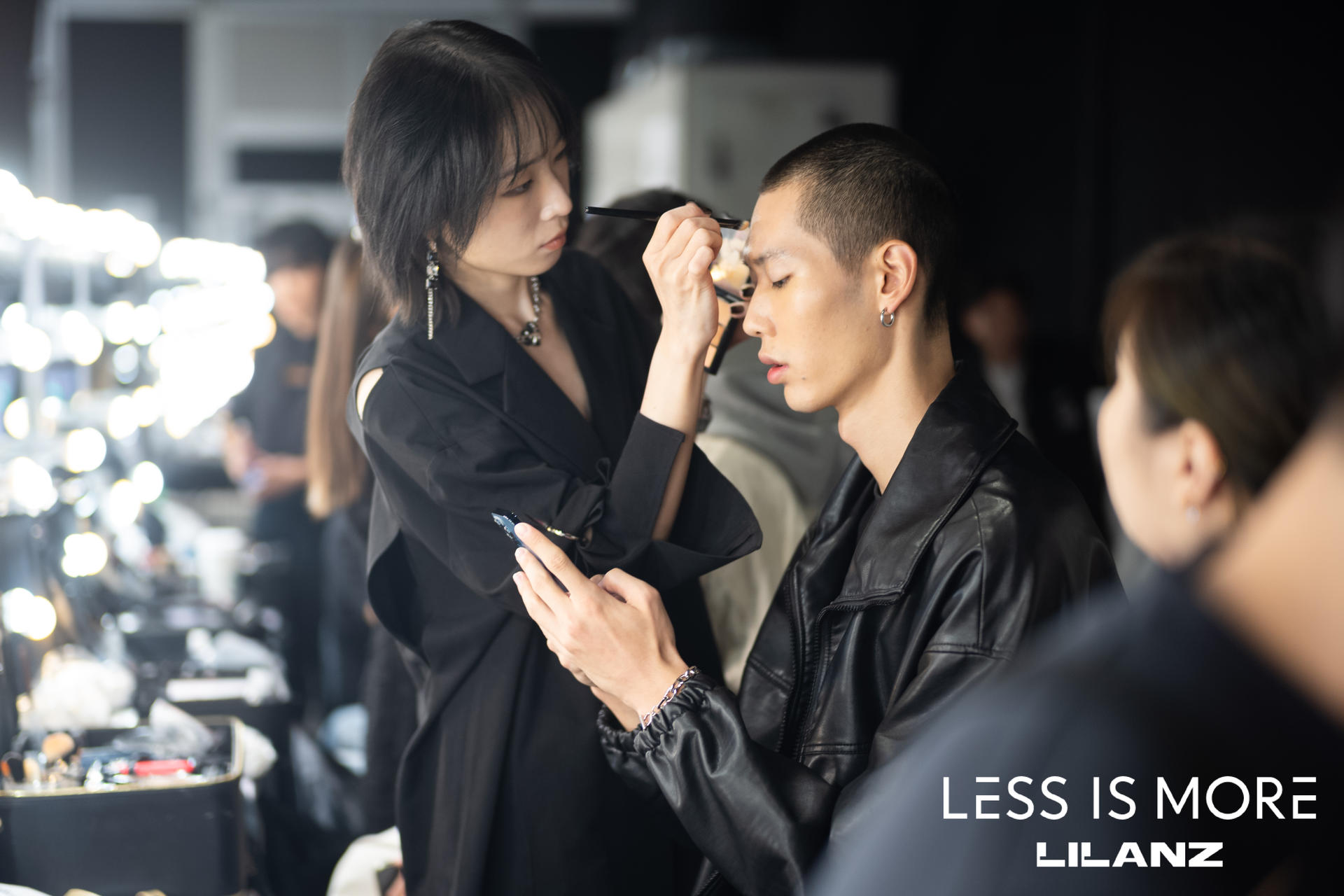 利郎LESS IS MORE時裝周閉幕秀活動策劃復(fù)制了千年古城的圖騰和標(biāo)識 - 第14張 - 會展活動策劃CCASY.COM 利郎LESS IS MORE時裝周閉幕秀活動策劃復(fù)制了千年古城的圖騰和標(biāo)識 - 第14張