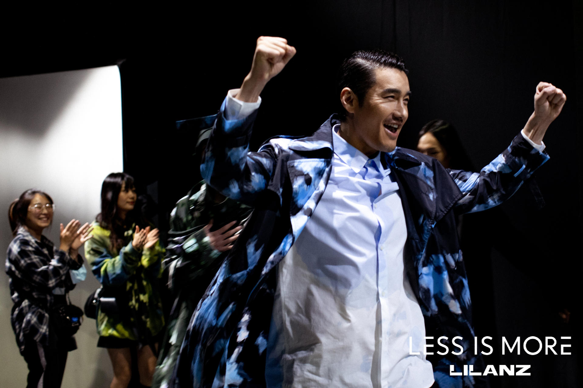 利郎LESS IS MORE時裝周閉幕秀活動策劃復(fù)制了千年古城的圖騰和標(biāo)識 - 第25張 - 會展活動策劃CCASY.COM 利郎LESS IS MORE時裝周閉幕秀活動策劃復(fù)制了千年古城的圖騰和標(biāo)識 - 第25張