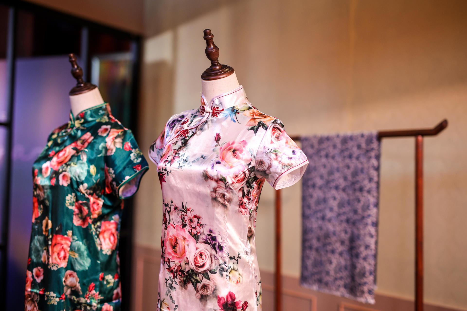 超凡女性成就計(jì)劃年度盛典活動(dòng)策劃仿佛舊上海的十里洋場(chǎng) - 第31張 - 會(huì)展活動(dòng)策劃CCASY.COM 超凡女性成就計(jì)劃年度盛典活動(dòng)策劃仿佛舊上海的十里洋場(chǎng) - 第31張