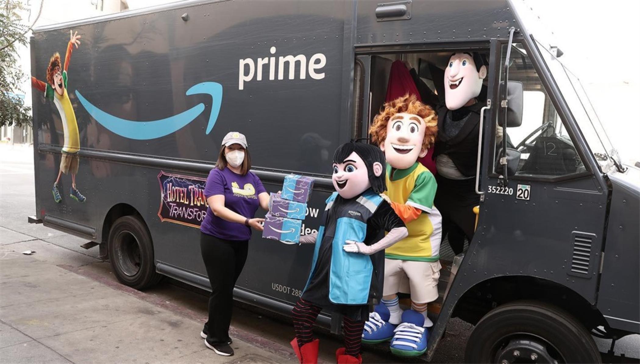 《精靈旅社:變形狂魔》巴士巡回推廣活動策劃把校車改成了電影中的模樣 - 第7張 - 會展活動策劃CCASY.COM 《精靈旅社:變形狂魔》巴士巡回推廣活動策劃把校車改成了電影中的模樣 - 第7張