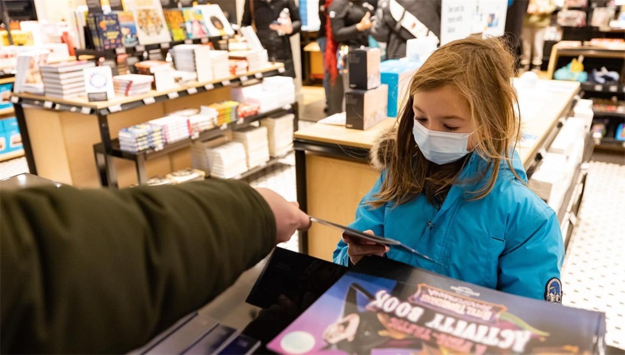 《精靈旅社:變形狂魔》巴士巡回推廣活動策劃把校車改成了電影中的模樣 - 第25張 - 會展活動策劃CCASY.COM 《精靈旅社:變形狂魔》巴士巡回推廣活動策劃把校車改成了電影中的模樣 - 第25張