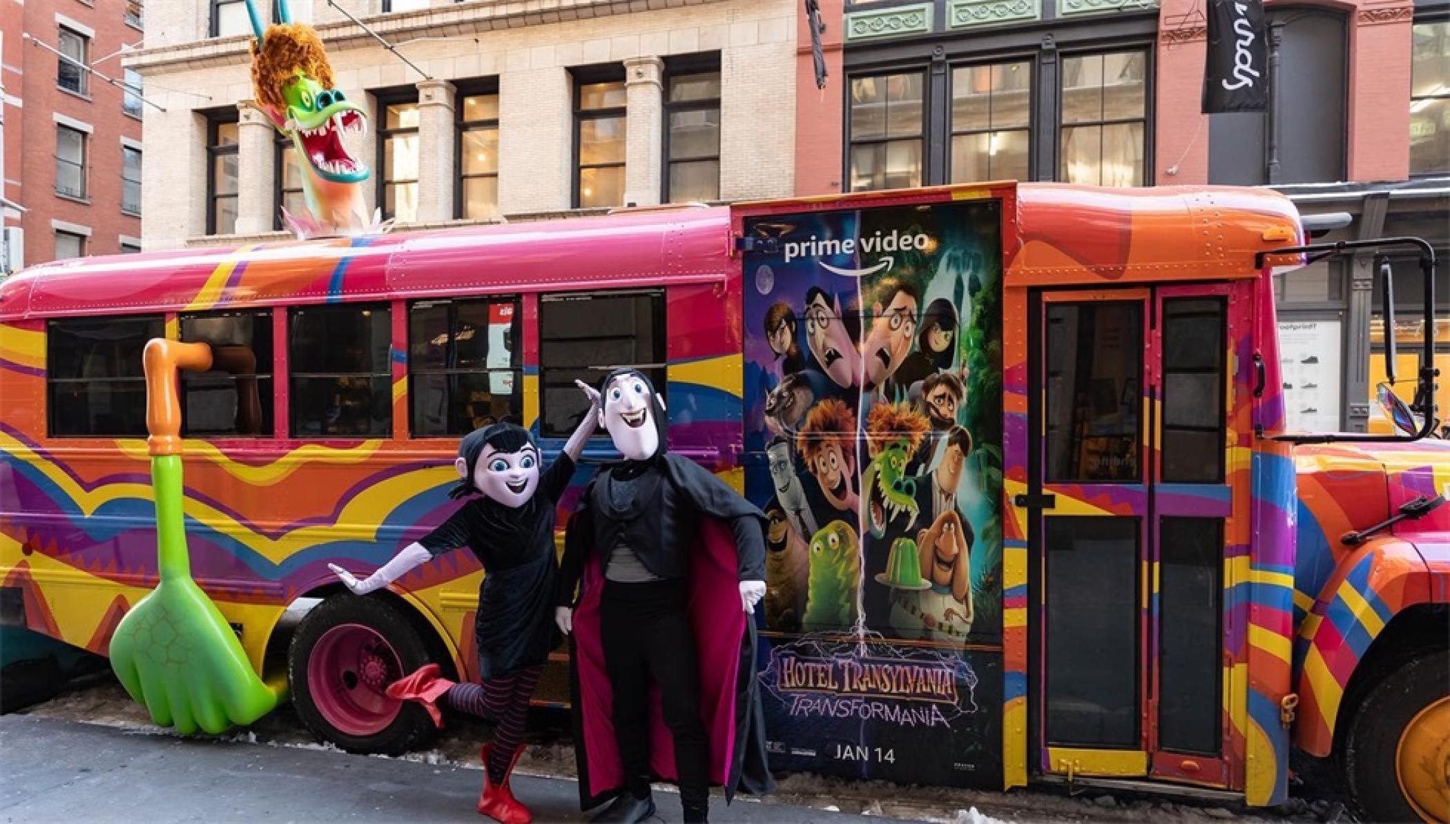 《精靈旅社:變形狂魔》巴士巡回推廣活動策劃把校車改成了電影中的模樣 - 第5張 - 會展活動策劃CCASY.COM 《精靈旅社:變形狂魔》巴士巡回推廣活動策劃把校車改成了電影中的模樣 - 第5張