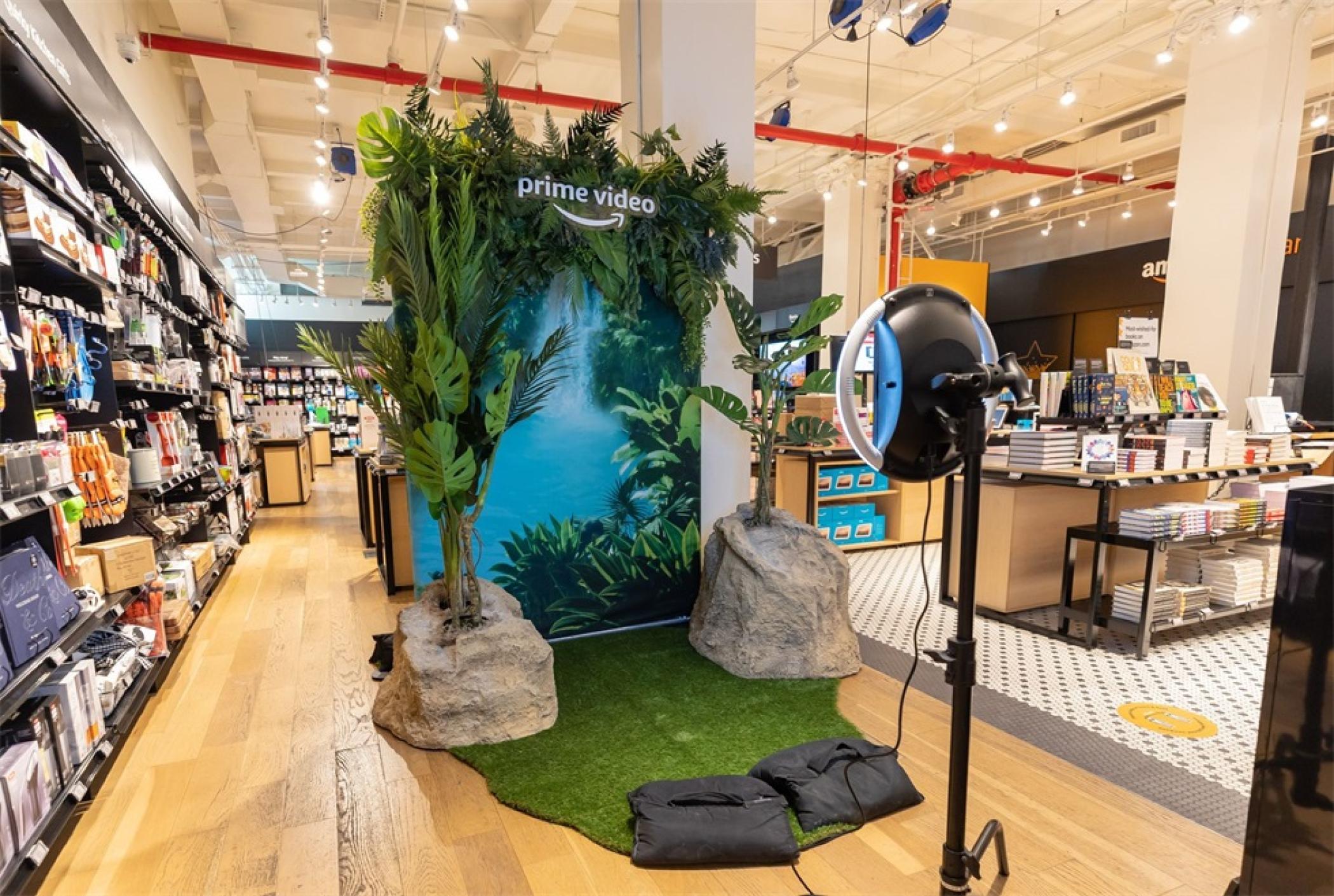 《精靈旅社:變形狂魔》巴士巡回推廣活動策劃把校車改成了電影中的模樣 - 第23張 - 會展活動策劃CCASY.COM 《精靈旅社:變形狂魔》巴士巡回推廣活動策劃把校車改成了電影中的模樣 - 第23張