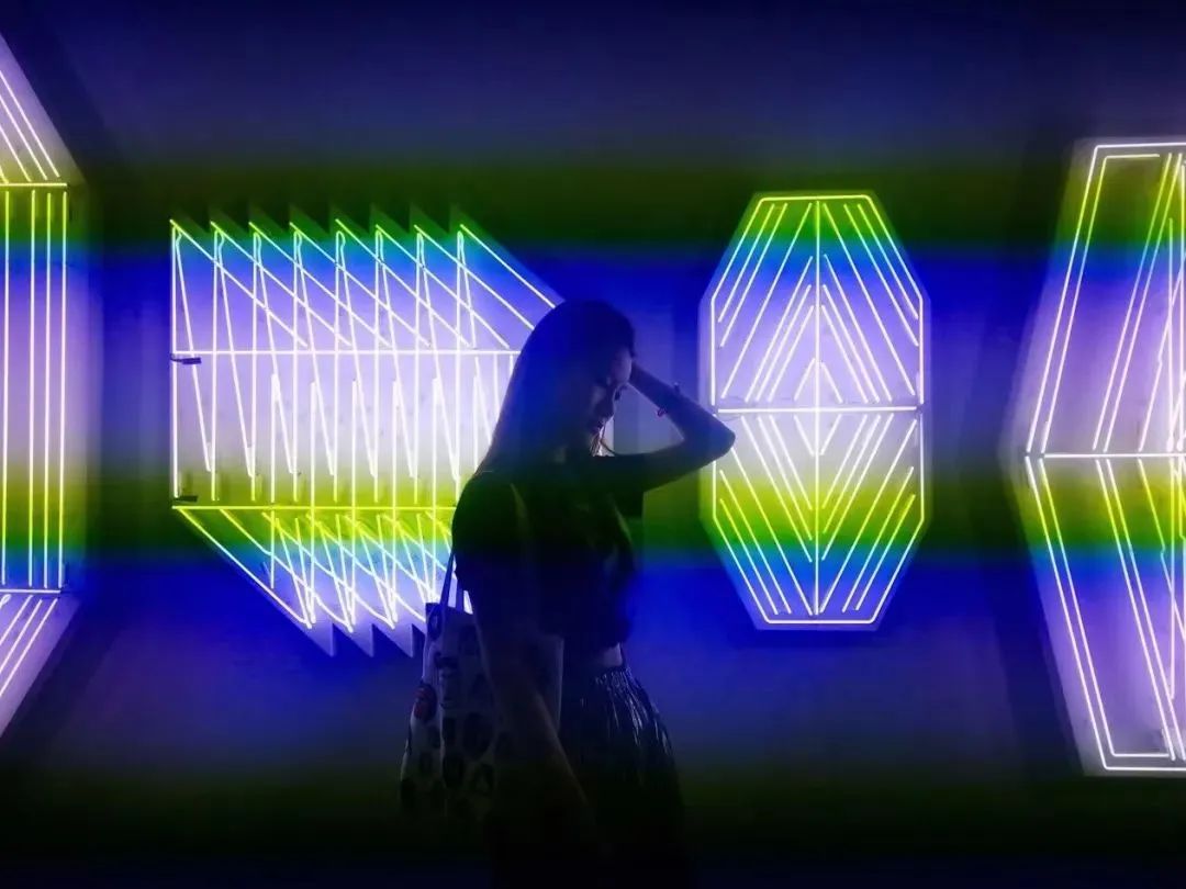 楊牧石華南首個(gè)展覽活動(dòng)策劃“單面拼接”開(kāi)啟了一場(chǎng)不設(shè)限之旅 - 第9張 - 會(huì)展活動(dòng)策劃CCASY.COM 楊牧石華南首個(gè)展覽活動(dòng)策劃“單面拼接”開(kāi)啟了一場(chǎng)不設(shè)限之旅 - 第9張