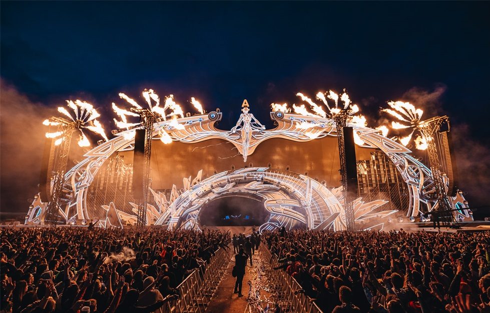 俄羅斯“阿爾法未來人”電音節(jié)活動策劃的舞美設(shè)計(jì)堪稱世界級 - 第17張 - 會展活動策劃CCASY.COM 俄羅斯“阿爾法未來人”電音節(jié)活動策劃的舞美設(shè)計(jì)堪稱世界級 - 第17張