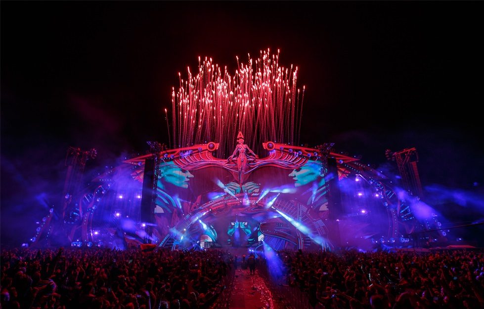 俄羅斯“阿爾法未來人”電音節(jié)活動策劃的舞美設(shè)計(jì)堪稱世界級 - 第16張 - 會展活動策劃CCASY.COM 俄羅斯“阿爾法未來人”電音節(jié)活動策劃的舞美設(shè)計(jì)堪稱世界級 - 第16張