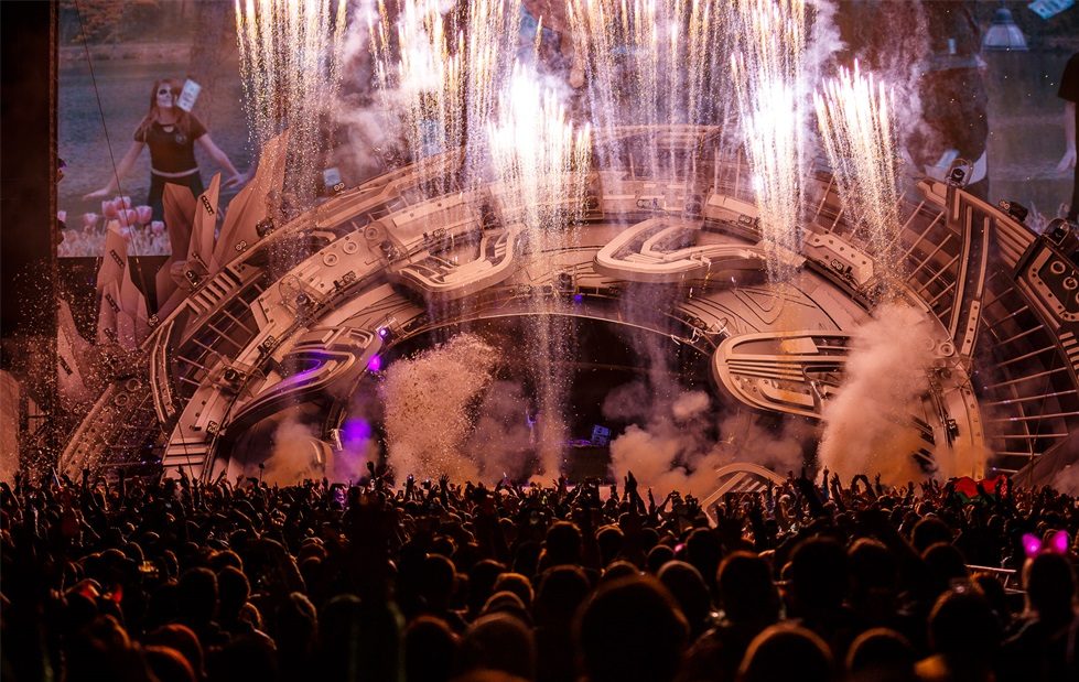 俄羅斯“阿爾法未來人”電音節(jié)活動策劃的舞美設(shè)計(jì)堪稱世界級 - 第12張 - 會展活動策劃CCASY.COM 俄羅斯“阿爾法未來人”電音節(jié)活動策劃的舞美設(shè)計(jì)堪稱世界級 - 第12張