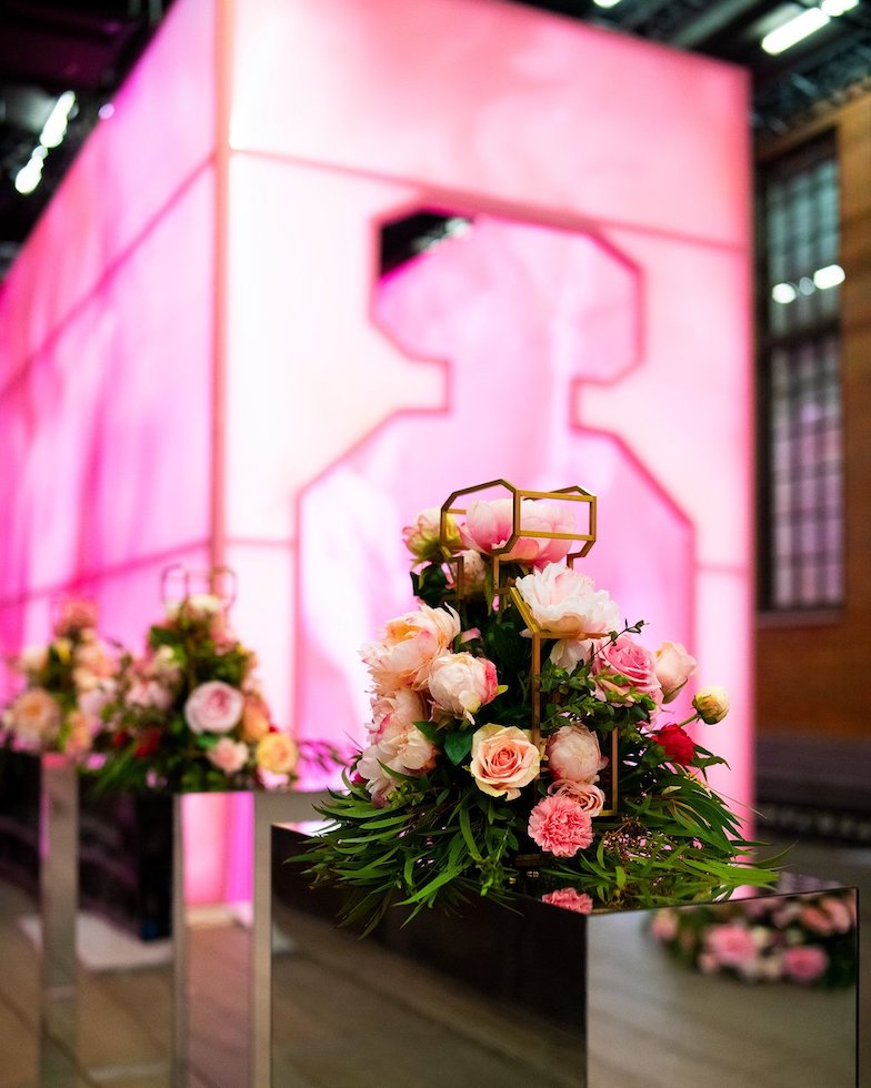 維多利亞的秘密“性感炸彈花園快閃”活動策劃現(xiàn)場香氣迷人 - 第5張 - 會展活動策劃CCASY.COM 維多利亞的秘密“性感炸彈花園快閃”活動策劃現(xiàn)場香氣迷人 - 第5張