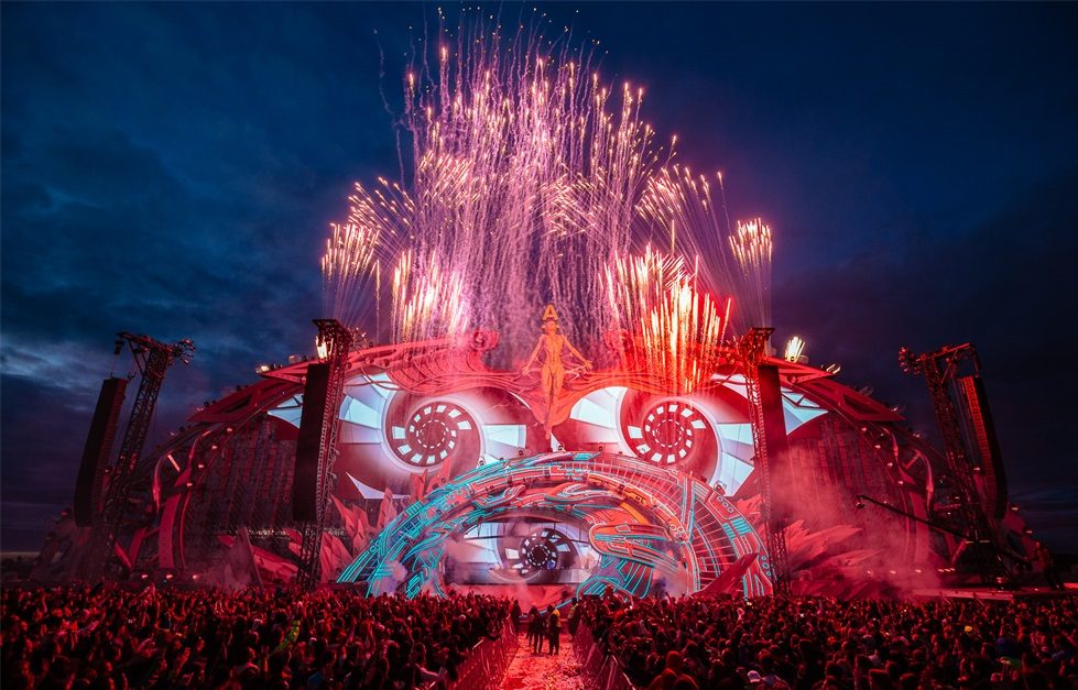 俄羅斯“阿爾法未來人”電音節(jié)活動策劃的舞美設(shè)計(jì)堪稱世界級 - 第19張 - 會展活動策劃CCASY.COM 俄羅斯“阿爾法未來人”電音節(jié)活動策劃的舞美設(shè)計(jì)堪稱世界級 - 第19張