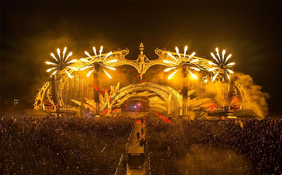 俄羅斯“阿爾法未來人”電音節(jié)活動策劃的舞美設(shè)計(jì)堪稱世界級 - 第10張 - 會展活動策劃CCASY.COM 俄羅斯“阿爾法未來人”電音節(jié)活動策劃的舞美設(shè)計(jì)堪稱世界級 - 第10張