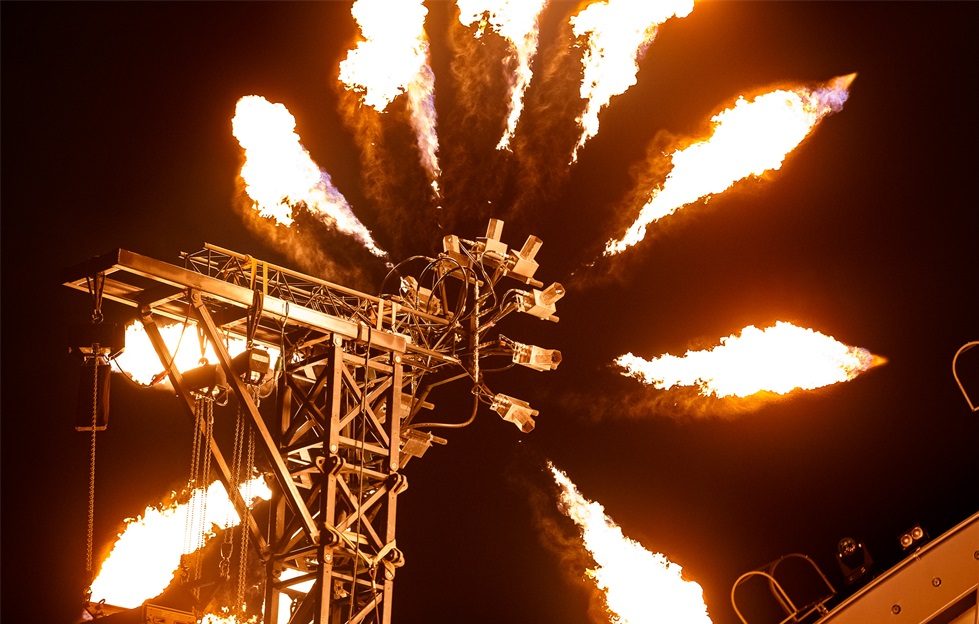 俄羅斯“阿爾法未來人”電音節(jié)活動策劃的舞美設(shè)計(jì)堪稱世界級 - 第9張 - 會展活動策劃CCASY.COM 俄羅斯“阿爾法未來人”電音節(jié)活動策劃的舞美設(shè)計(jì)堪稱世界級 - 第9張