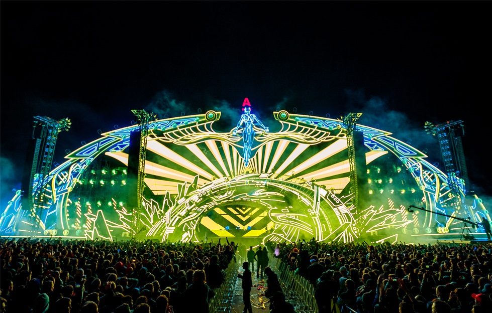 俄羅斯“阿爾法未來人”電音節(jié)活動策劃的舞美設(shè)計(jì)堪稱世界級 - 第13張 - 會展活動策劃CCASY.COM 俄羅斯“阿爾法未來人”電音節(jié)活動策劃的舞美設(shè)計(jì)堪稱世界級 - 第13張