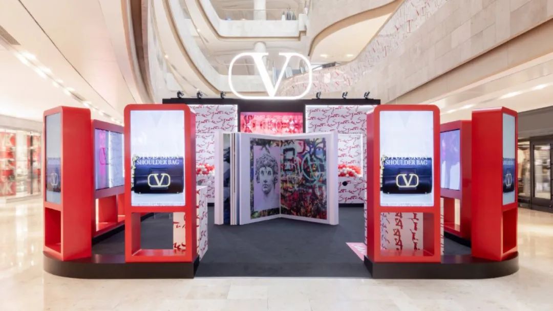 Valentino華倫天奴VLOGO南京限時(shí)藝術(shù)快閃活動(dòng)策劃傾情呈獻(xiàn)藝術(shù)圖冊(cè) - 第1張 - 會(huì)展活動(dòng)策劃CCASY.COM Valentino華倫天奴VLOGO南京限時(shí)藝術(shù)快閃活動(dòng)策劃傾情呈獻(xiàn)藝術(shù)圖冊(cè) - 第1張