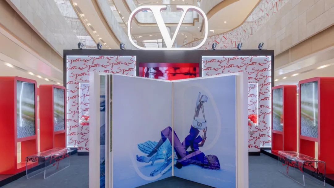 Valentino華倫天奴VLOGO南京限時(shí)藝術(shù)快閃活動(dòng)策劃傾情呈獻(xiàn)藝術(shù)圖冊(cè) - 第5張 - 會(huì)展活動(dòng)策劃CCASY.COM Valentino華倫天奴VLOGO南京限時(shí)藝術(shù)快閃活動(dòng)策劃傾情呈獻(xiàn)藝術(shù)圖冊(cè) - 第5張
