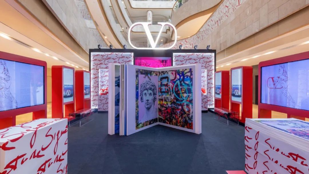 Valentino華倫天奴VLOGO南京限時(shí)藝術(shù)快閃活動(dòng)策劃傾情呈獻(xiàn)藝術(shù)圖冊(cè) - 第4張 - 會(huì)展活動(dòng)策劃CCASY.COM Valentino華倫天奴VLOGO南京限時(shí)藝術(shù)快閃活動(dòng)策劃傾情呈獻(xiàn)藝術(shù)圖冊(cè) - 第4張