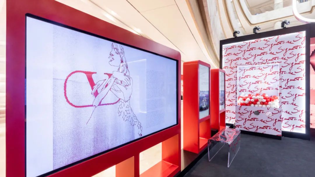 Valentino華倫天奴VLOGO南京限時(shí)藝術(shù)快閃活動(dòng)策劃傾情呈獻(xiàn)藝術(shù)圖冊(cè) - 第7張 - 會(huì)展活動(dòng)策劃CCASY.COM Valentino華倫天奴VLOGO南京限時(shí)藝術(shù)快閃活動(dòng)策劃傾情呈獻(xiàn)藝術(shù)圖冊(cè) - 第7張