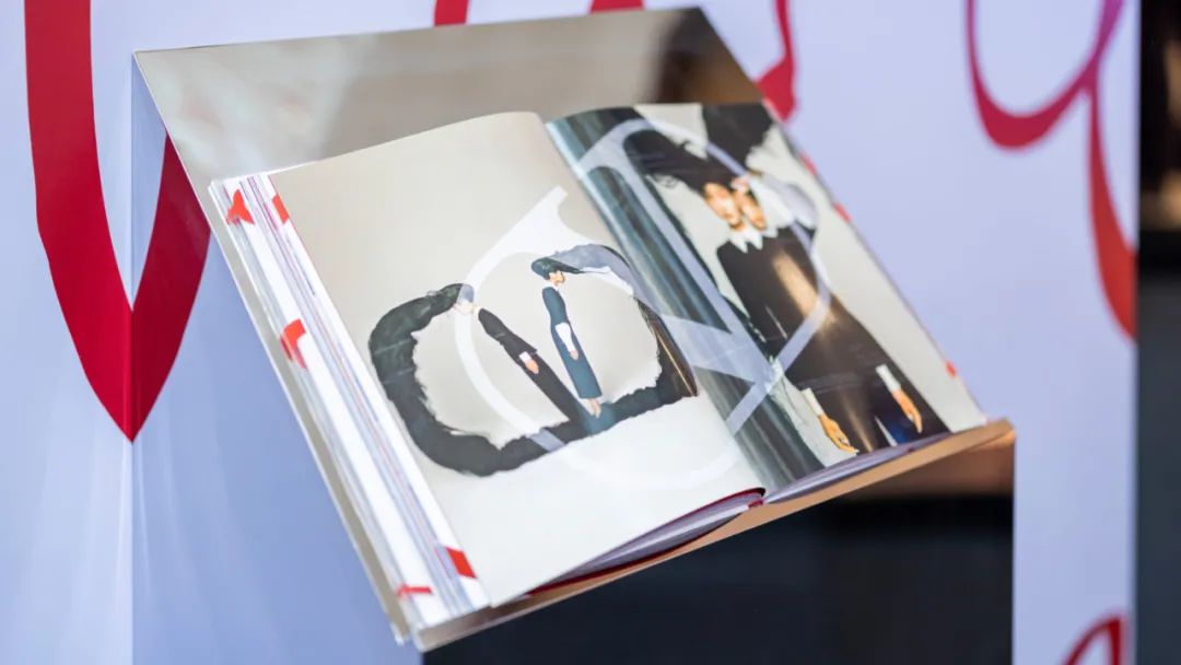 Valentino華倫天奴VLOGO南京限時(shí)藝術(shù)快閃活動(dòng)策劃傾情呈獻(xiàn)藝術(shù)圖冊(cè) - 第8張 - 會(huì)展活動(dòng)策劃CCASY.COM Valentino華倫天奴VLOGO南京限時(shí)藝術(shù)快閃活動(dòng)策劃傾情呈獻(xiàn)藝術(shù)圖冊(cè) - 第8張