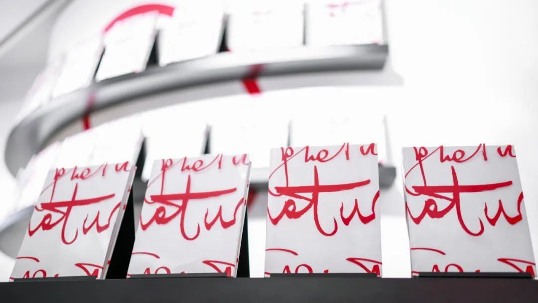 Valentino華倫天奴VLOGO南京限時(shí)藝術(shù)快閃活動(dòng)策劃傾情呈獻(xiàn)藝術(shù)圖冊(cè) - 第9張 - 會(huì)展活動(dòng)策劃CCASY.COM Valentino華倫天奴VLOGO南京限時(shí)藝術(shù)快閃活動(dòng)策劃傾情呈獻(xiàn)藝術(shù)圖冊(cè) - 第9張