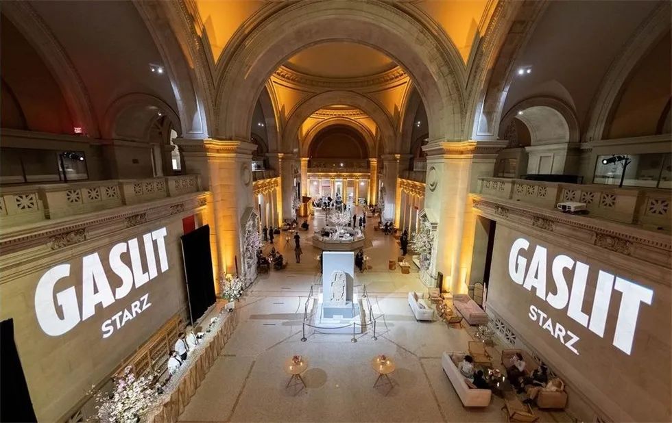 《煤氣燈》首映式活動(dòng)策劃在藝術(shù)博物館設(shè)置了22米長的紅毯儀式背景 - 第11張 - 會(huì)展活動(dòng)策劃CCASY.COM 《煤氣燈》首映式活動(dòng)策劃在藝術(shù)博物館設(shè)置了22米長的紅毯儀式背景 - 第11張