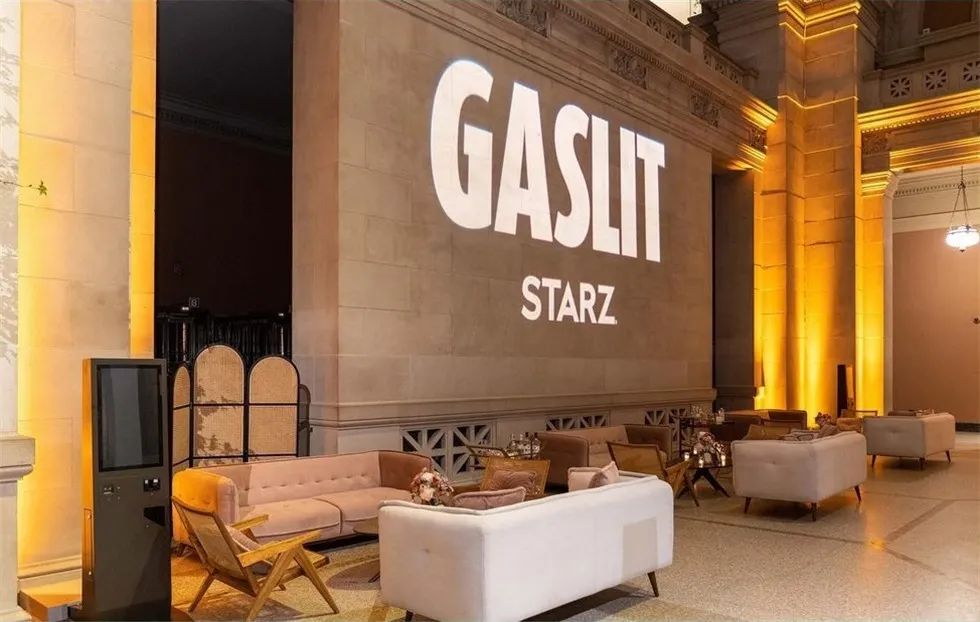 《煤氣燈》首映式活動(dòng)策劃在藝術(shù)博物館設(shè)置了22米長的紅毯儀式背景 - 第10張 - 會(huì)展活動(dòng)策劃CCASY.COM 《煤氣燈》首映式活動(dòng)策劃在藝術(shù)博物館設(shè)置了22米長的紅毯儀式背景 - 第10張