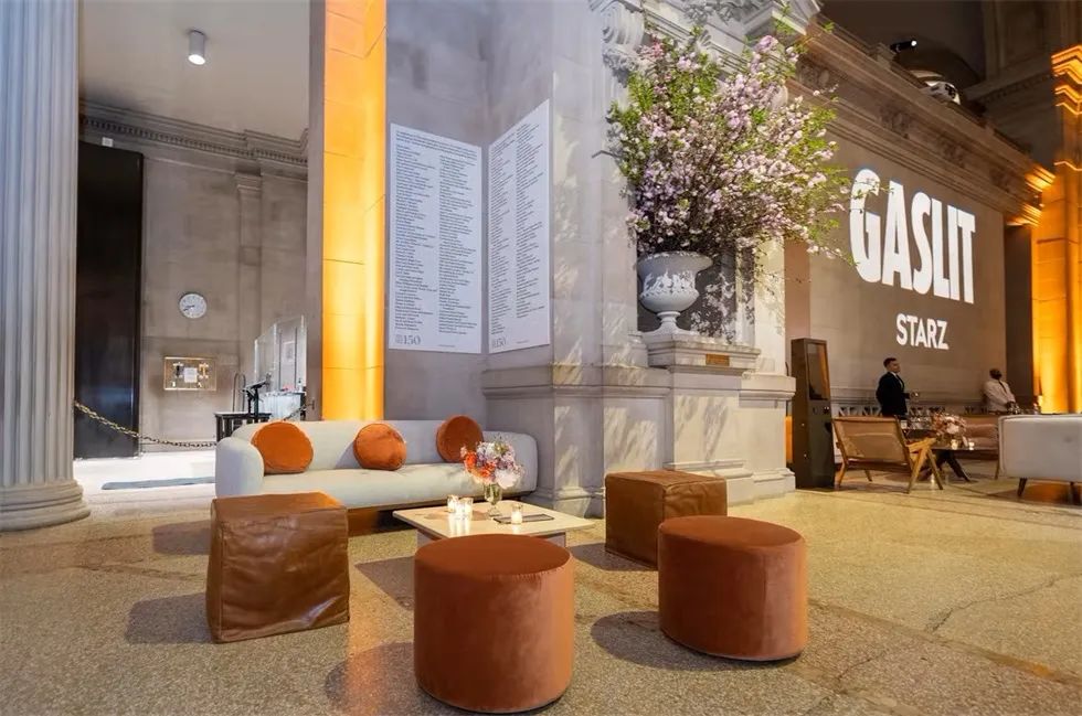 《煤氣燈》首映式活動(dòng)策劃在藝術(shù)博物館設(shè)置了22米長的紅毯儀式背景 - 第12張 - 會(huì)展活動(dòng)策劃CCASY.COM 《煤氣燈》首映式活動(dòng)策劃在藝術(shù)博物館設(shè)置了22米長的紅毯儀式背景 - 第12張