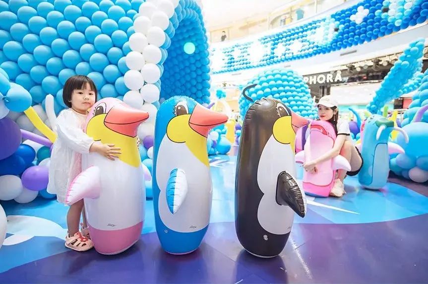 由數(shù)萬只氣球打造海洋氣球主題展覽活動策劃“鯨奇之旅”太夢幻了 - 第3張 - 會展活動策劃CCASY.COM 由數(shù)萬只氣球打造海洋氣球主題展覽活動策劃“鯨奇之旅”太夢幻了 - 第3張