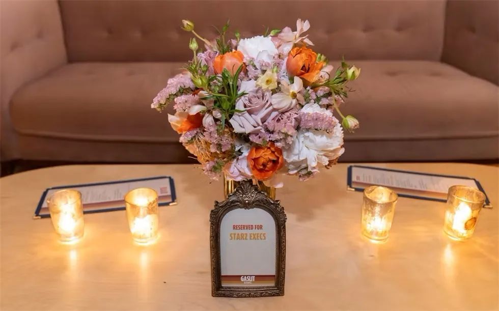 《煤氣燈》首映式活動(dòng)策劃在藝術(shù)博物館設(shè)置了22米長的紅毯儀式背景 - 第13張 - 會(huì)展活動(dòng)策劃CCASY.COM 《煤氣燈》首映式活動(dòng)策劃在藝術(shù)博物館設(shè)置了22米長的紅毯儀式背景 - 第13張