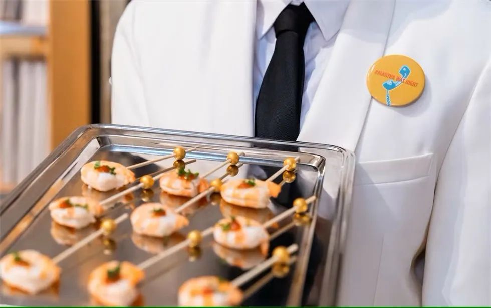 《煤氣燈》首映式活動(dòng)策劃在藝術(shù)博物館設(shè)置了22米長的紅毯儀式背景 - 第15張 - 會(huì)展活動(dòng)策劃CCASY.COM 《煤氣燈》首映式活動(dòng)策劃在藝術(shù)博物館設(shè)置了22米長的紅毯儀式背景 - 第15張