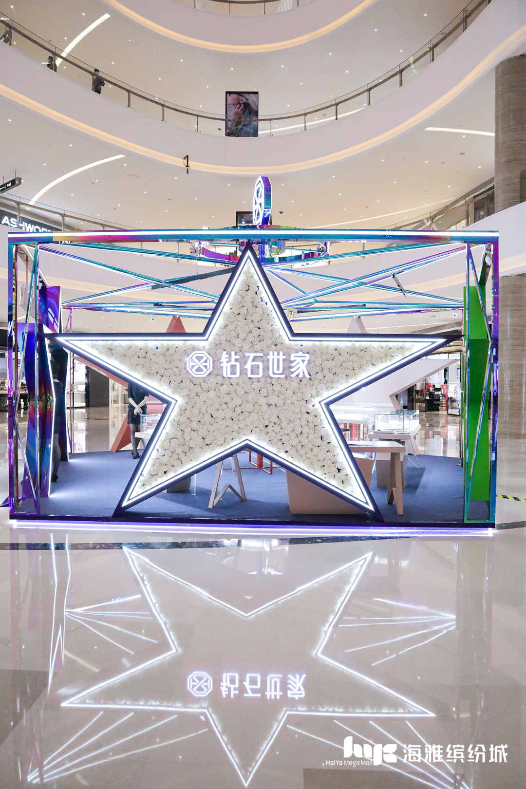 “鉆石世家·極慕之星”全國首展活動(dòng)策劃締造不一樣的夏日浪漫記憶 - 第3張 - 會(huì)展活動(dòng)策劃CCASY.COM “鉆石世家·極慕之星”全國首展活動(dòng)策劃締造不一樣的夏日浪漫記憶 - 第3張