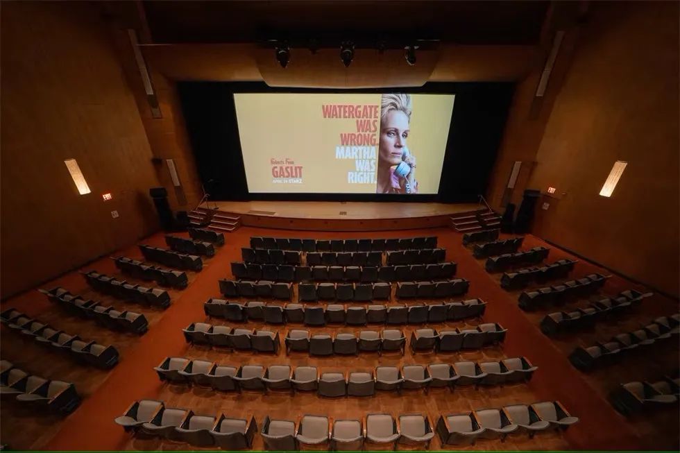 《煤氣燈》首映式活動(dòng)策劃在藝術(shù)博物館設(shè)置了22米長的紅毯儀式背景 - 第5張 - 會(huì)展活動(dòng)策劃CCASY.COM 《煤氣燈》首映式活動(dòng)策劃在藝術(shù)博物館設(shè)置了22米長的紅毯儀式背景 - 第5張